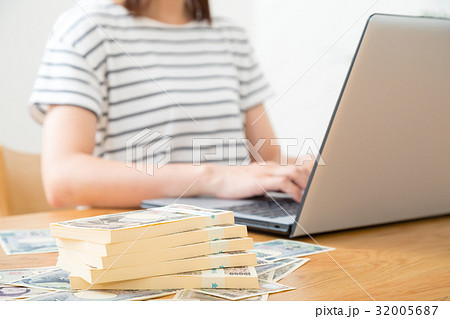 女性　主婦　奥様　在宅ワーク　副収入　パソコン　副業 32005687