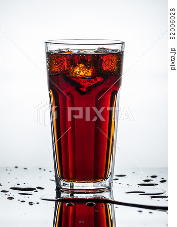 Splashes of drink 32006028