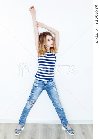 Cute girl with blond long hair 32006580