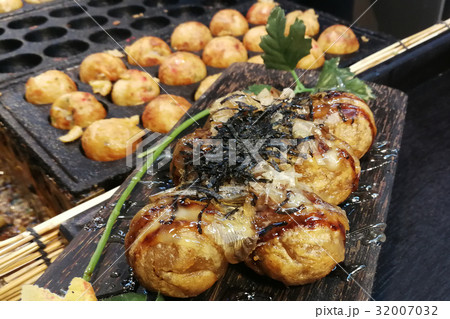 takoyaki japanese food and Appetizer asian food 32007032