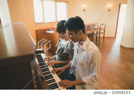 Digital nomad  32008155