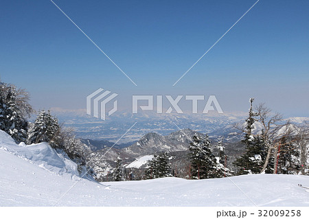 雪の笠岳と北アルプス 32009258