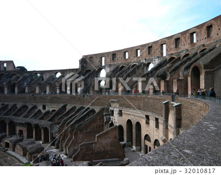 コロッセオ内部(イタリア:ローマ) コロッセオ内部(イタリア:ローマ) 32010817