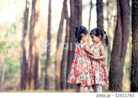 Two asian little girls having fun to play together Two asian little girls having fun to play together 32011763