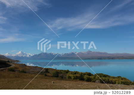 ニュージーランドのマウントクックとプカキ湖 ニュージーランドのマウントクックとプカキ湖 32012289