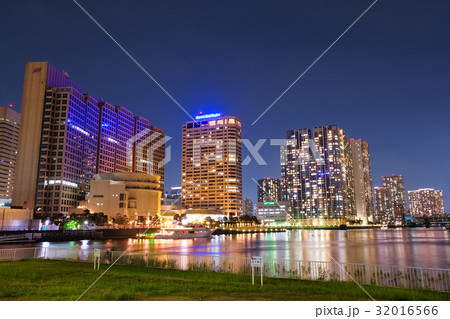 天王洲アイル 夜景の写真素材