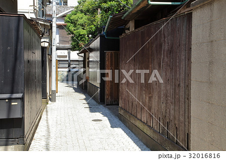 神楽坂の路地裏 神楽坂の路地裏 32016816