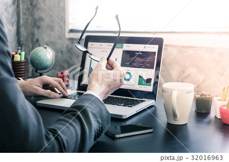 Businessman working on the desk Businessman working on the desk 32016963