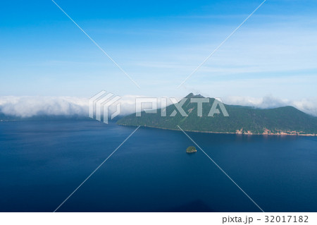 摩周第三展望台から見る摩周湖の風景 摩周第三展望台から見る摩周湖の風景 32017182