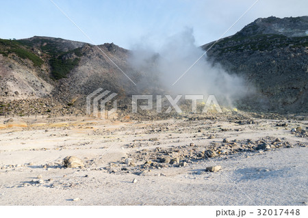北海道にある硫黄山の風景 32017448