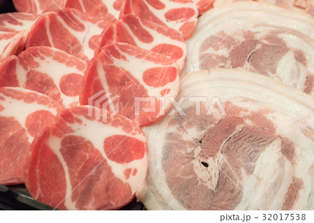 Raw pork slice for barbecue, Japanese food Raw pork slice for barbecue, Japanese food 32017538