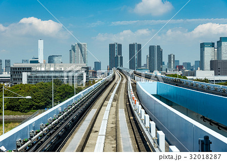 東京・お台場のゆりかもめ線路 32018287