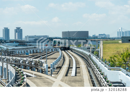 東京・お台場のゆりかもめ線路 32018288