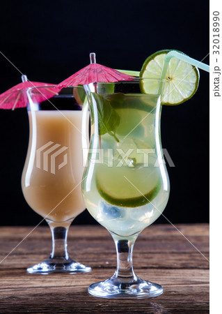 Fresh tasty drinks Fresh tasty drinks 32018990