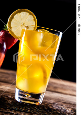 Fresh tasty drinks Fresh tasty drinks 32019003
