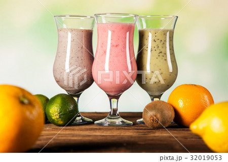 Healthy diet, protein shakes and fruits 32019053