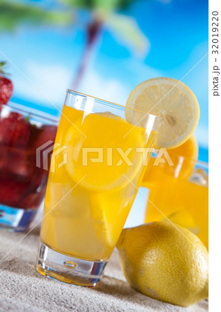 Tropical drinks on beach Tropical drinks on beach 32019220