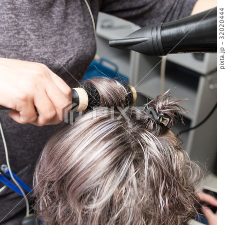 Styling female hair dryer 32020444