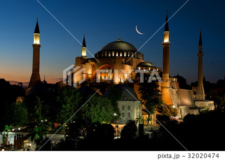 Hagia Sophia at night 32020474