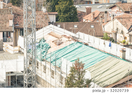 Renovation of a roof. 32020739