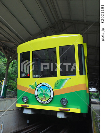高尾山ケーブルカー新車両が「チョロQ」に－タカラトミーから3月