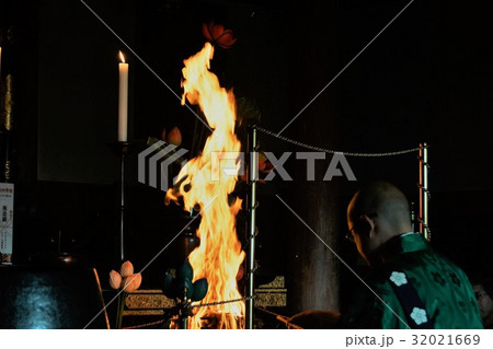 金峯山 長谷寺(第十八番札所)不思議な炎のお観音様 32021669