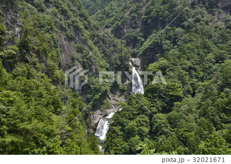 【奈良県　下北山村】不動七重の滝（日本の滝百選） 32021671