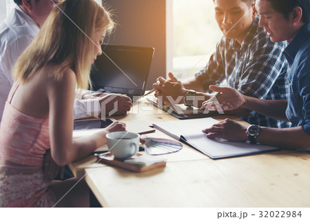 One of the team is presenting ideas 32022984