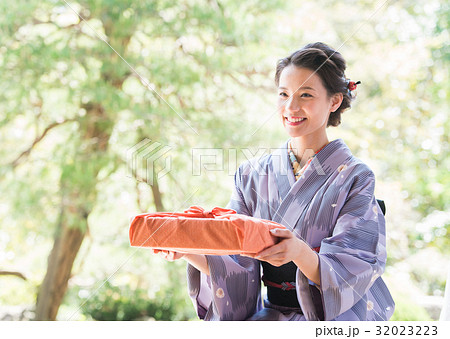 和装の女性 和装の女性 32023223