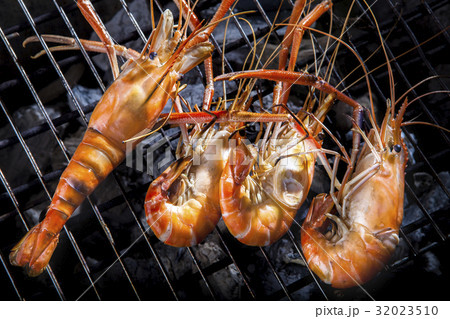 shrimp grilled on barbeque charcoast oven shrimp grilled on barbeque charcoast oven 32023510