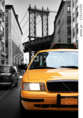 Taxi, retro car yellow color on the road 32024300