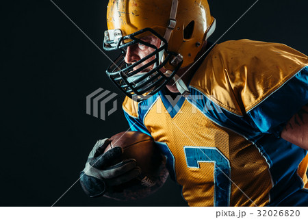 American football offensive player with ball 32026820