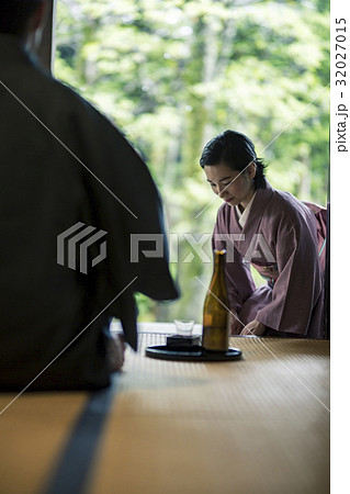 おもてなしイメージ女将 32027015