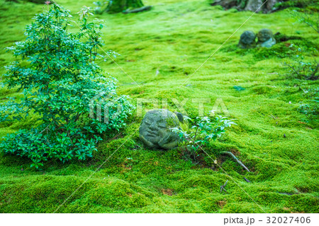 梅雨時の三千院 わらべ地蔵 梅雨時の三千院 わらべ地蔵 32027406