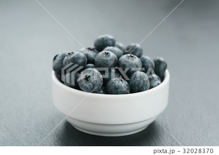 fresh blueberries in white bowl on slate board fresh blueberries in white bowl on slate board 32028370