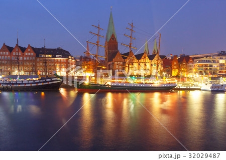 Weser River and St Martin Church, Bremen, Germany 32029487