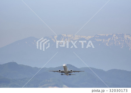 蔵王山と仙台空港 32030173
