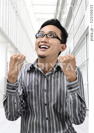 Success winner Asian businessman Success winner Asian businessman 32030635