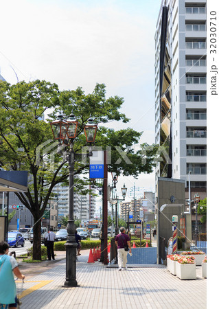 観光シーズン 博多 山笠のある街のバス停 千代町 観光シーズン 博多 山笠のある街のバス停 千代町 32030710