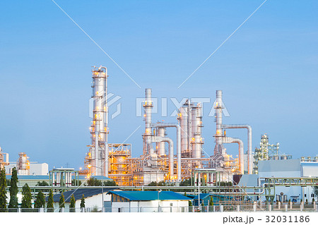 Oil refinery 32031186