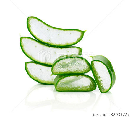 aloe vera fresh leaf. isolated over white 32033727
