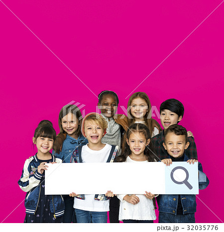 Group of children with searching sign 32035776