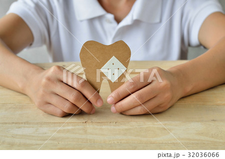 woman hold paper cuts tooth shape is toothache woman hold paper cuts tooth shape is toothache 32036066