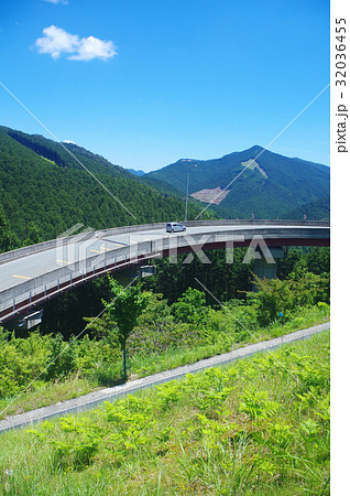 高見峠のループ橋 32036455