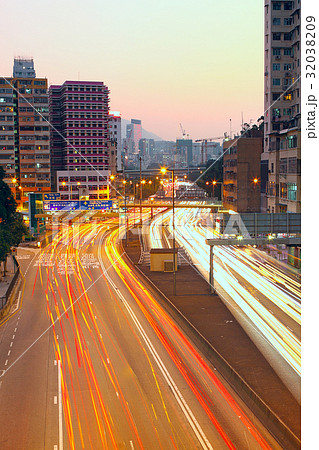Busy traffic hour in sunset momentt 32038209