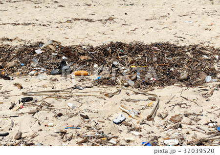 Waste on the sands causes environmental pollution Waste on the sands causes environmental pollution 32039520