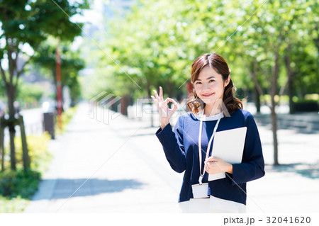 ビジネスウーマン 32041620