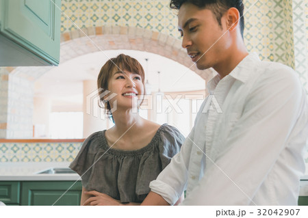 Digital nomad  32042907