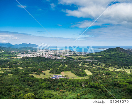 ハワイ・ヌウアヌパリ展望台から望むクアロアとカネオヘ湾の絶景 32043079