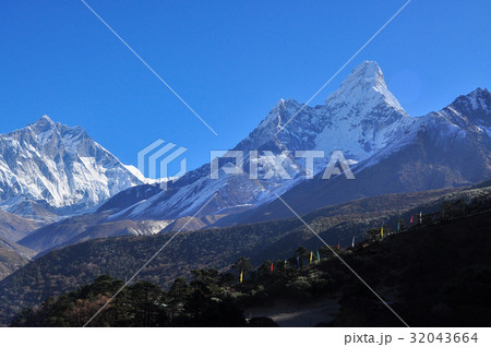 amadablam summit from everest trek amadablam summit from everest trek 32043664